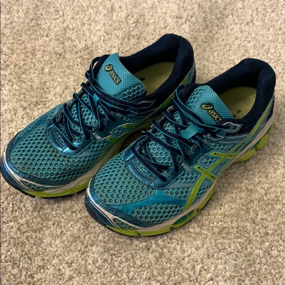 ASICS Running Shoes - Picture 2 of 3